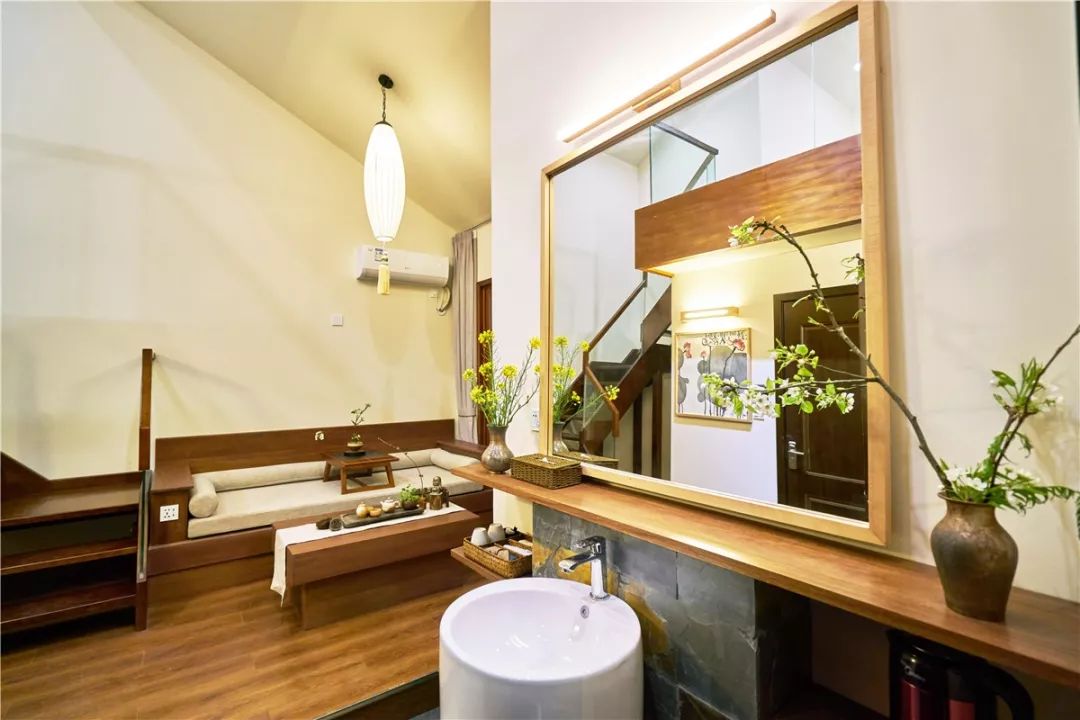 他卖掉所有家当回国创业，做洗护用品，竟引来网红民宿排队打call