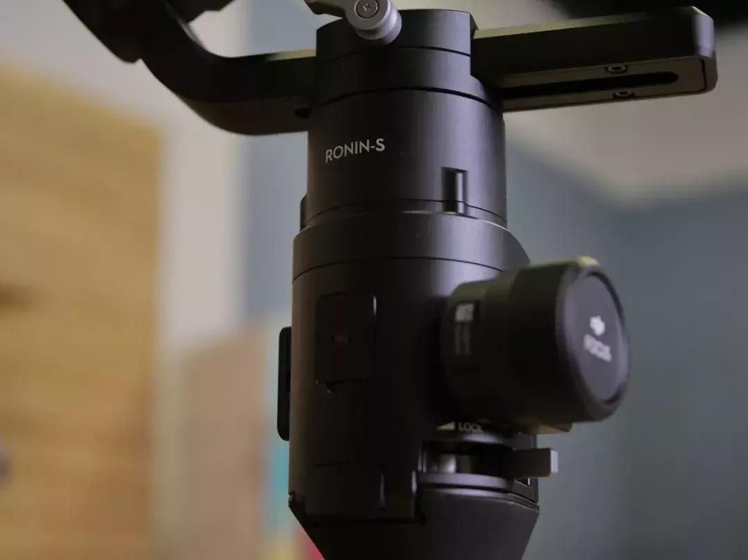 大疆如影s稳定器装箱,大疆如影s相机稳定器竖屏安装