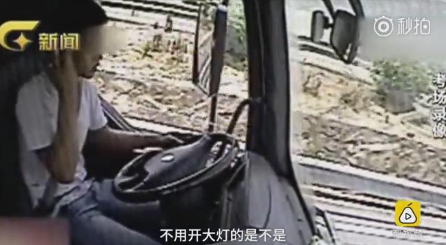 男子科二考试打电话给教练,男子学车碰到教练