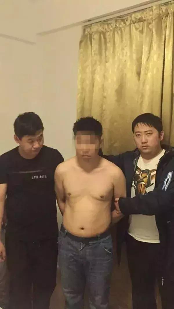 女大学生深夜宿舍开直播，警方*底卧**后直呼“不堪入目”