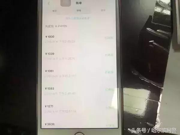 「提醒」女大学生深夜宿舍开直播，警方*底卧**后直呼“不堪入目”