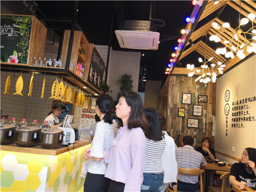 四川成都最有特色酸菜鱼馆,四川的正宗老坛酸菜鱼饭店