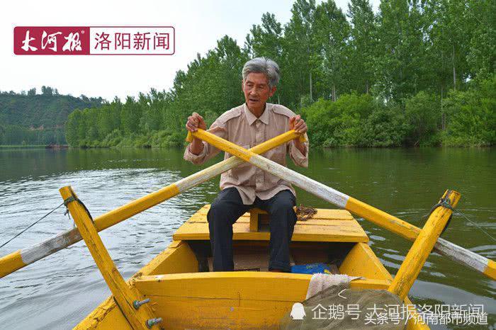 河南老人孤岛养鱼替儿还债：账本从不离身，天天啃馒头吃大蒜！