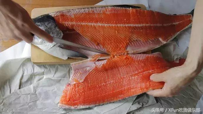 真假三文鱼完整版,怎么判断三文鱼是不是假的