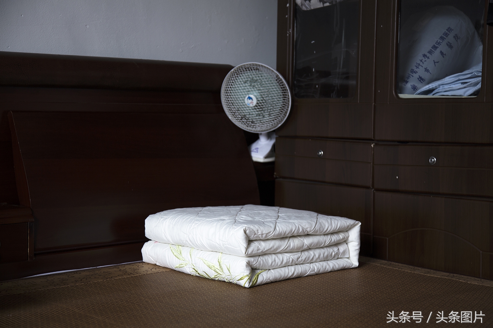 归来的*亡流**:留学法国的温州姑娘拍下了她寻不回的故乡