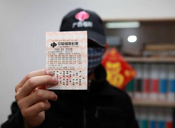 自己掏钱替别人买彩票结果中奖,找人代买彩票中奖后奖金归谁