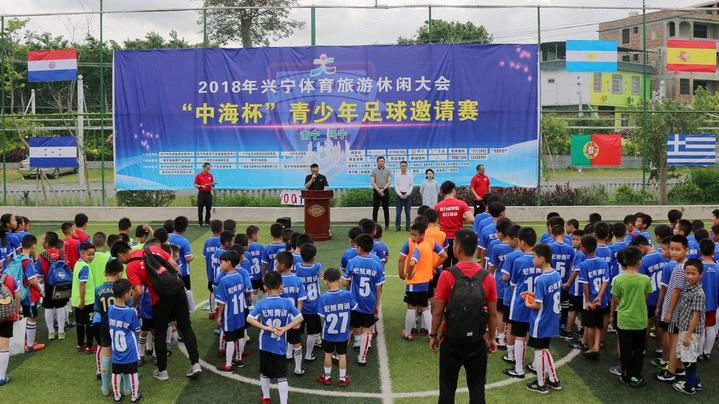 c罗年轻时教青训,c罗青训