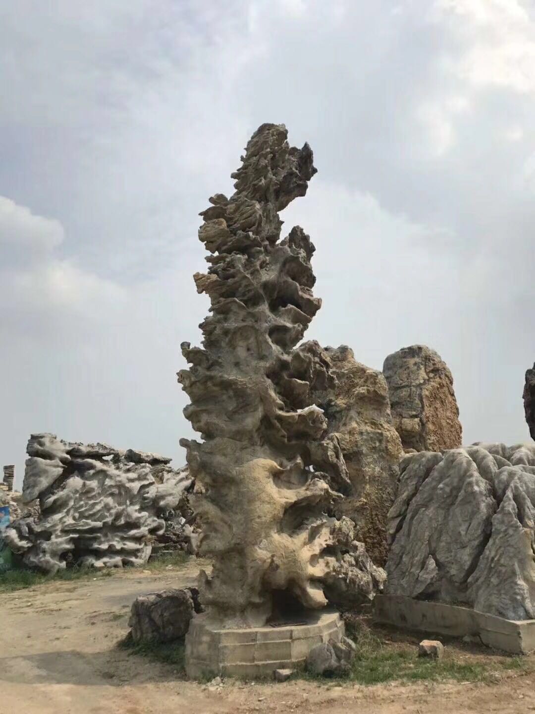 灵璧石怎么形成的,灵璧石是多少年前形成的