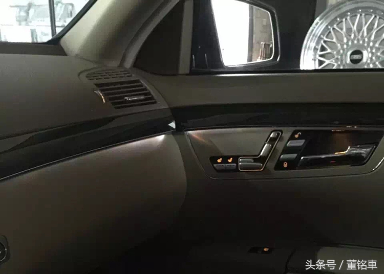 奔驰s300加装氛围灯,奔驰s300老款有氛围灯吗