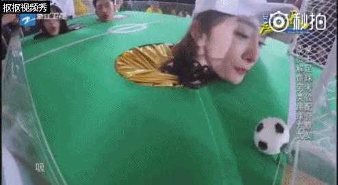 杨幂跑男踢足球照曝光,杨幂杨颖打游戏