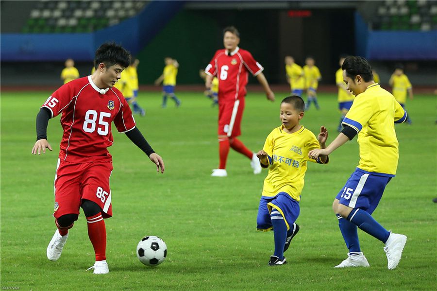 菲戈奔跑,菲戈奔跑吧兄弟踢球