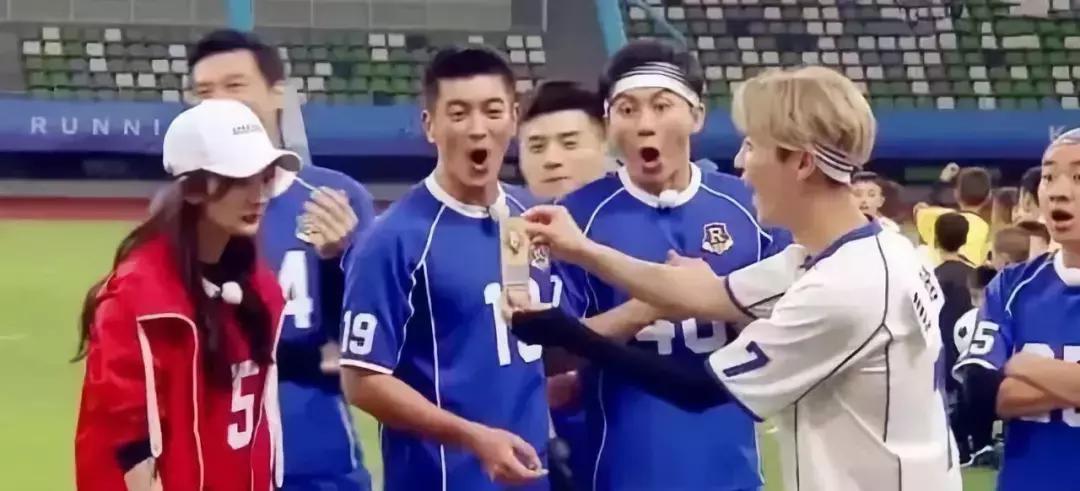 杨幂跑男第六季撕名牌,跑男挑战杨幂