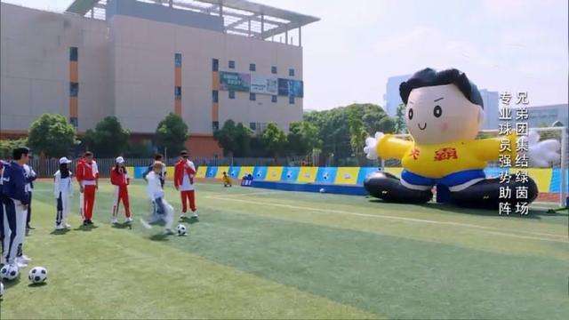 邓超和鹿晗打起来哪个最厉害,邓超踢球鹿晗