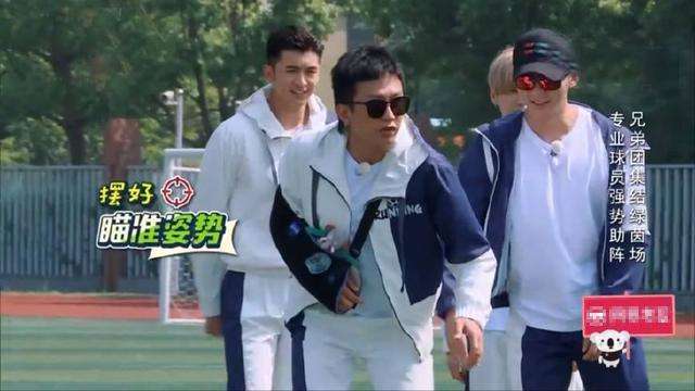 邓超对鹿晗的帮助,鹿晗踢球水平如何