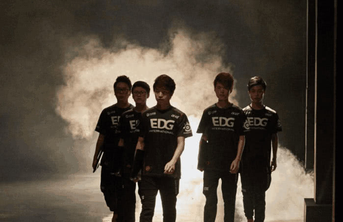 lol当年神坛上的无解英雄,曾经的lol顶峰