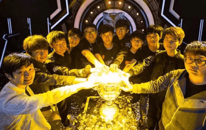 lol当年神坛上的无解英雄,曾经的lol顶峰