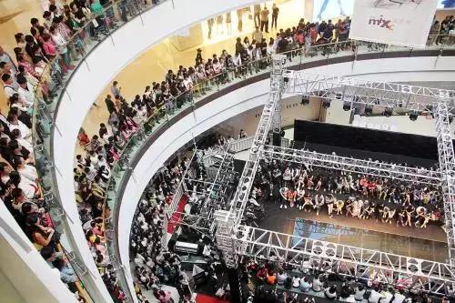 顽石：看客并不都可恶，可恶的是被看客化和看客“粉丝化”