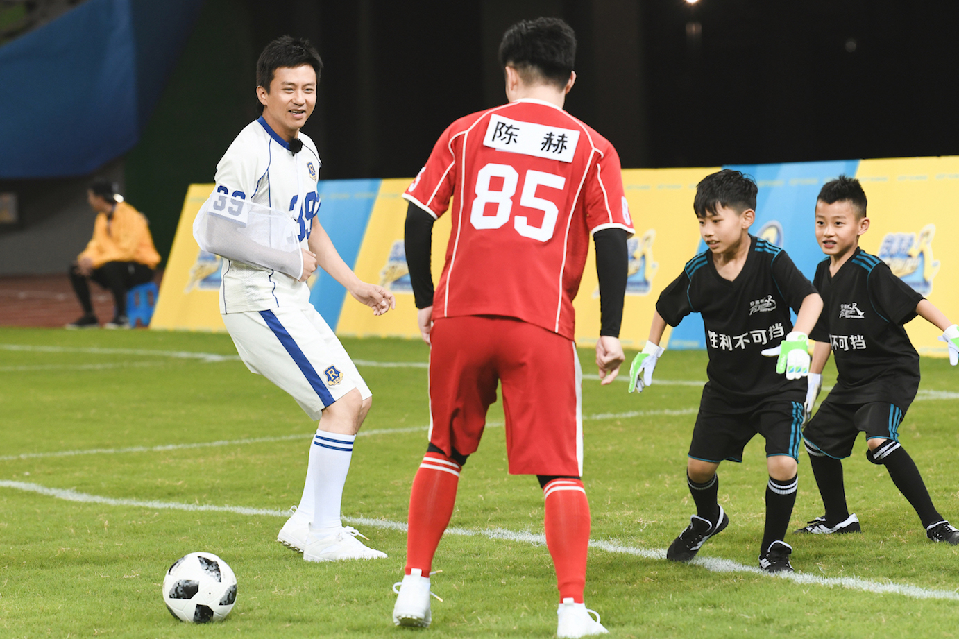 邓超奔跑吧乒乓球,奔跑吧兄弟邓超足球队