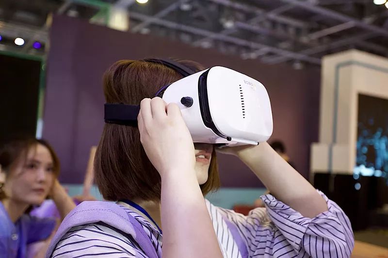 杭州人对未来的好奇心彻底爆发！10多万人在钱塘江边“看到未来”