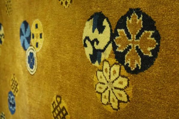 历时30余年,他复原“脚下的软黄金”,连故宫都找他订做地毯!