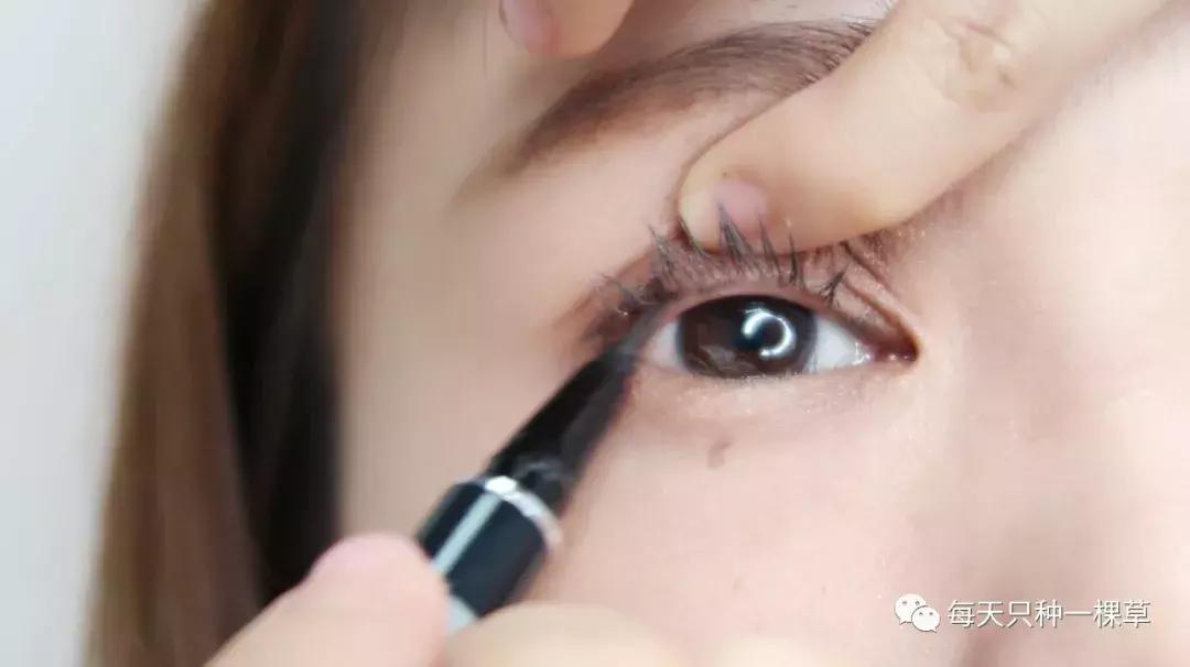 周冬雨的内双眼线,周冬雨内双眼线画法