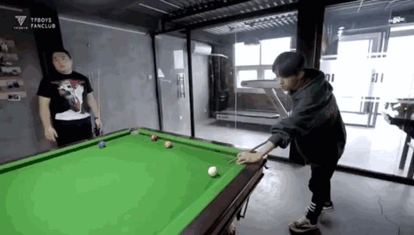 tfboys王俊凯王源半夜跳绳,tfboys王俊凯台球