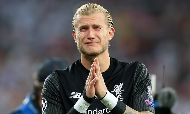 巴萨皇马球迷隔着玻璃骂架,巴萨皇马球迷互相嘲讽