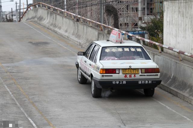 科目二爬坡熄火解决方法,科目二爬坡溜车熄火