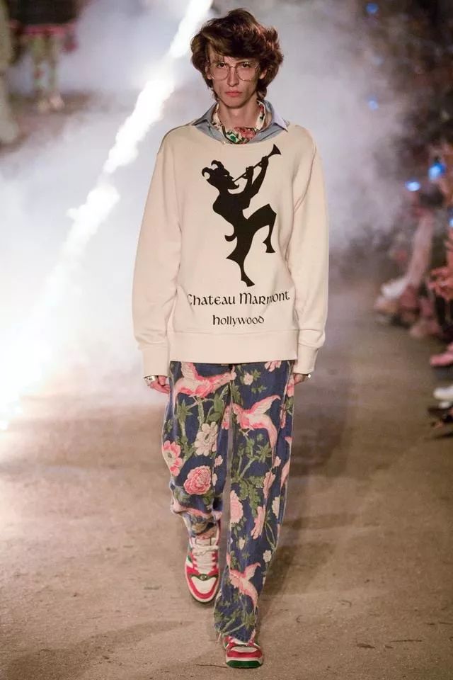 在“鬼”火重重的墓地看秀，是GUCCI给了你勇气