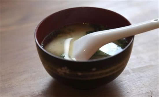 断奶后胸部涨痛,断奶十二天怎么还会胀痛