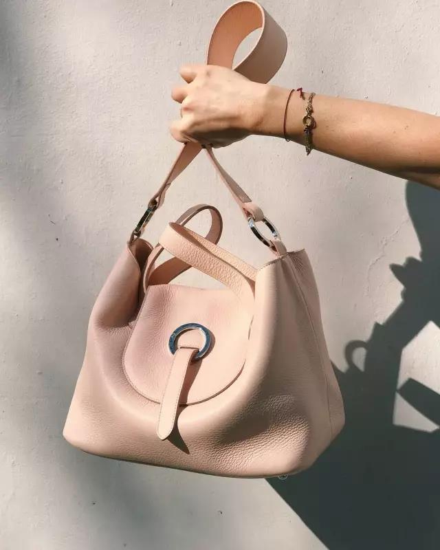 种草教你搭配这4款经典实用，可以出席任何场合的包