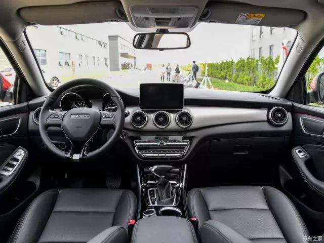 只要20万！“*博兰**基尼SUV”开回家，全村人都围观！