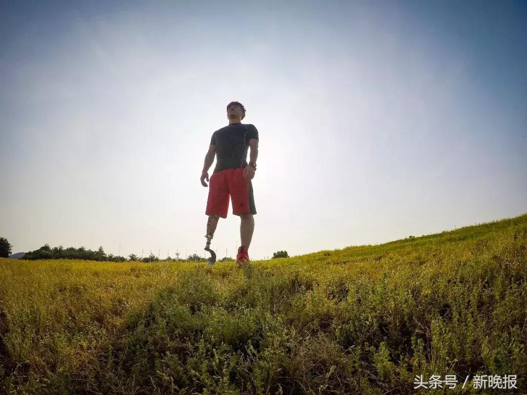 90后独腿小哥哥,弹吉他、进滑雪国家队……他的人生像超人!