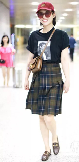 关晓彤运动服穿搭,关晓彤穿过的百褶裙