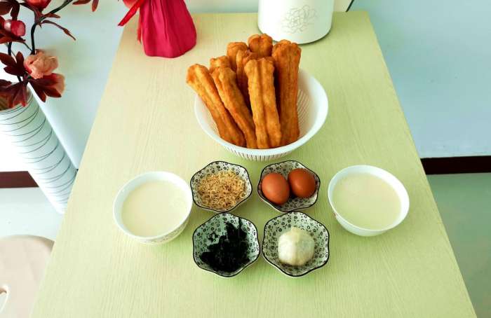 1碗面粉1个鸡蛋教你制作空心油条,1碗面粉2个鸡蛋教你做香甜酥脆