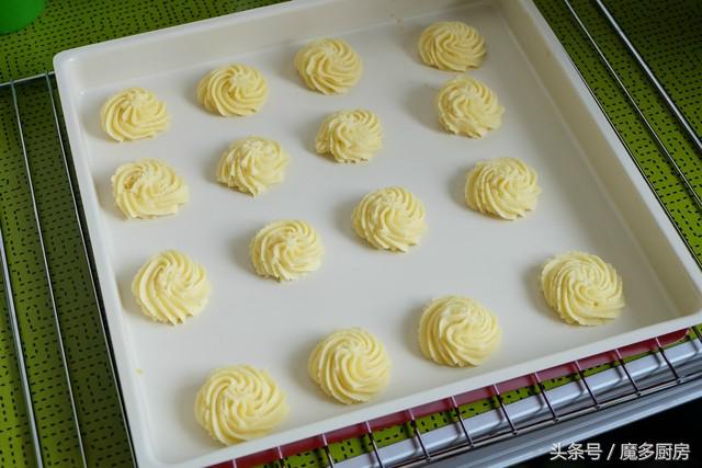 自己做的曲奇饼干成本虽高，但口感更好，详细步骤在这里，快来学