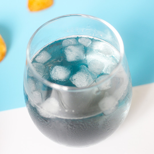 北海道網走的青蓝色啤酒，喝上一口，宛如遨游再浩瀚的鄂霍次克海