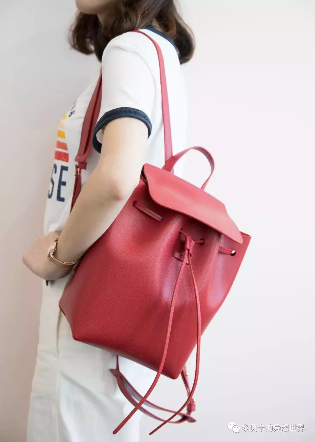 她们买了不少包，但天天背的还是这几个