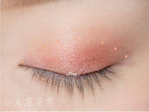 零基础新手一学就会的眼影画法,新手单色眼影的自然画法教程