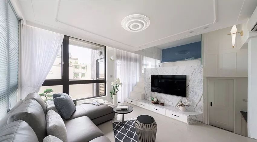 客厅电视背景墙简约小柜子效果图,2021现代简约背景墙效果图客厅