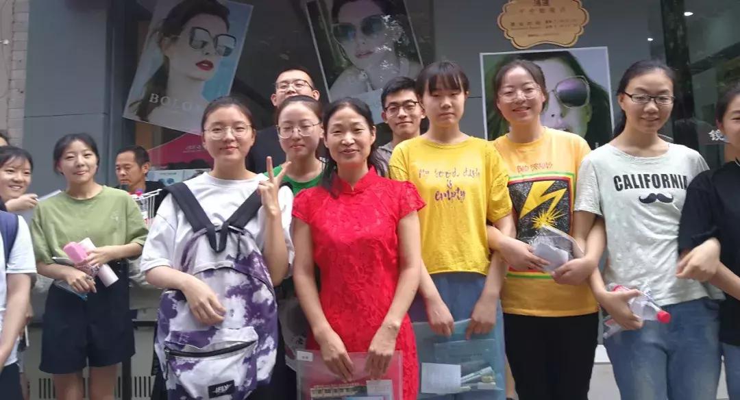 山西运城市运康中学,山东考生激动表示押中高考作文题