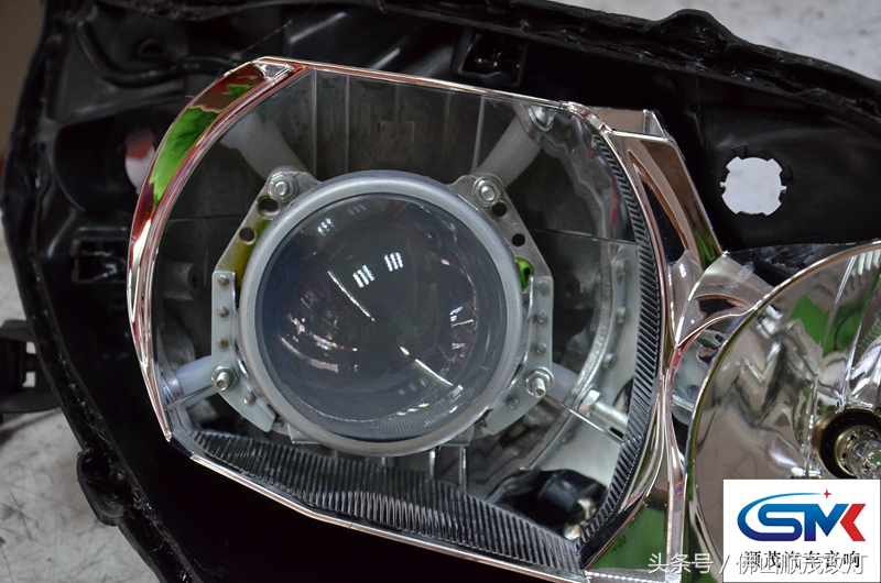 卡罗拉车主换了LED灯，对着墙看很开心，结果到了晚上就哭了