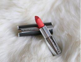 每个女人都缺少一支口红,每个女人的包包里都缺一支口红