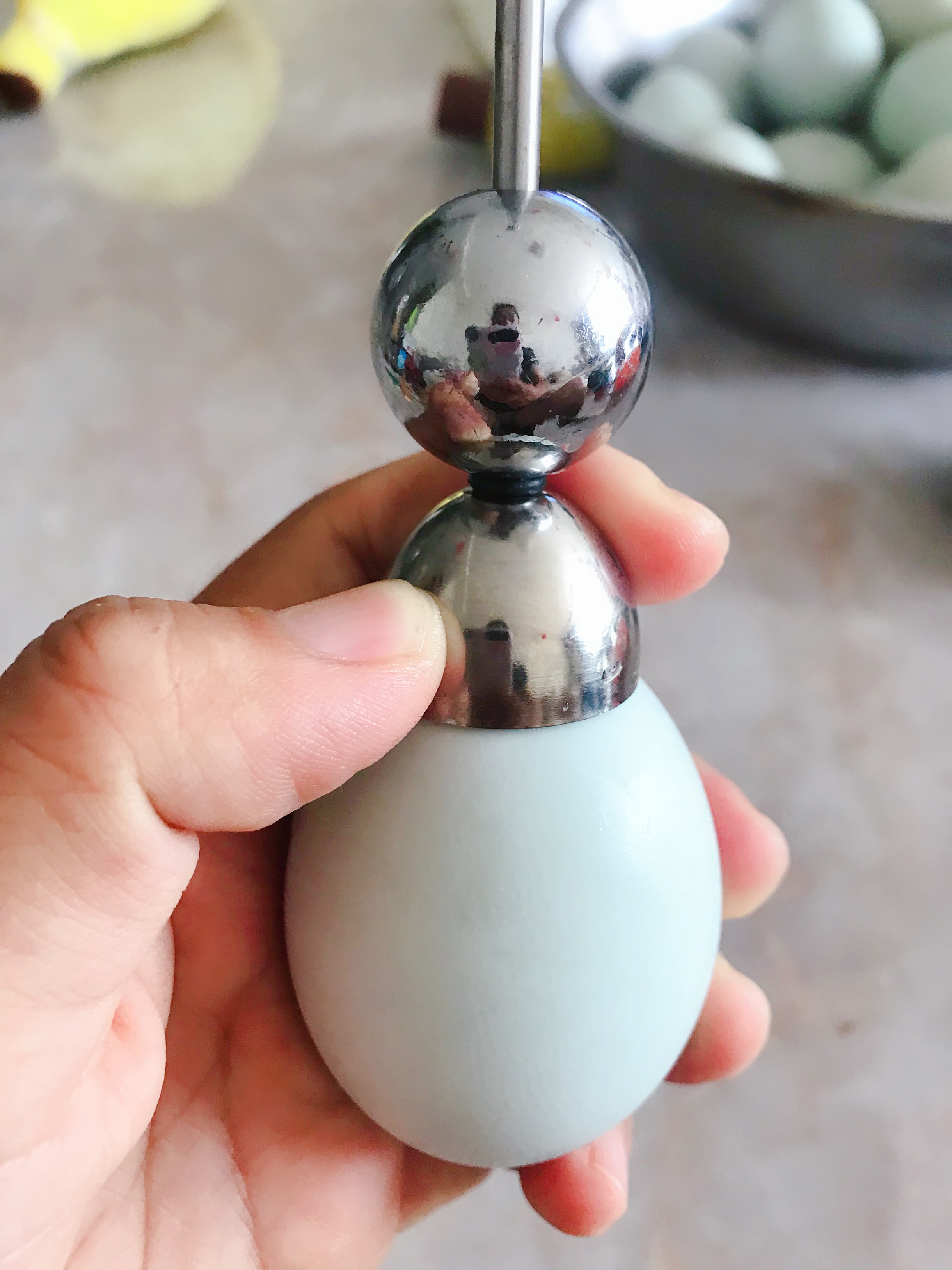 俺娘想吃咸粽子，粽皮还没买怎么办，教你两种开蛋壳方法做替代品