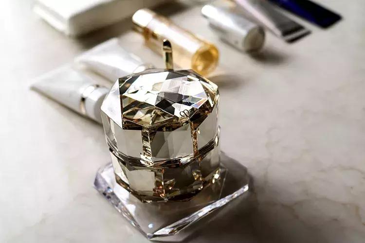 真贵妇界公认最值得买的一款面霜,日本贵妇面霜哪个牌子好用