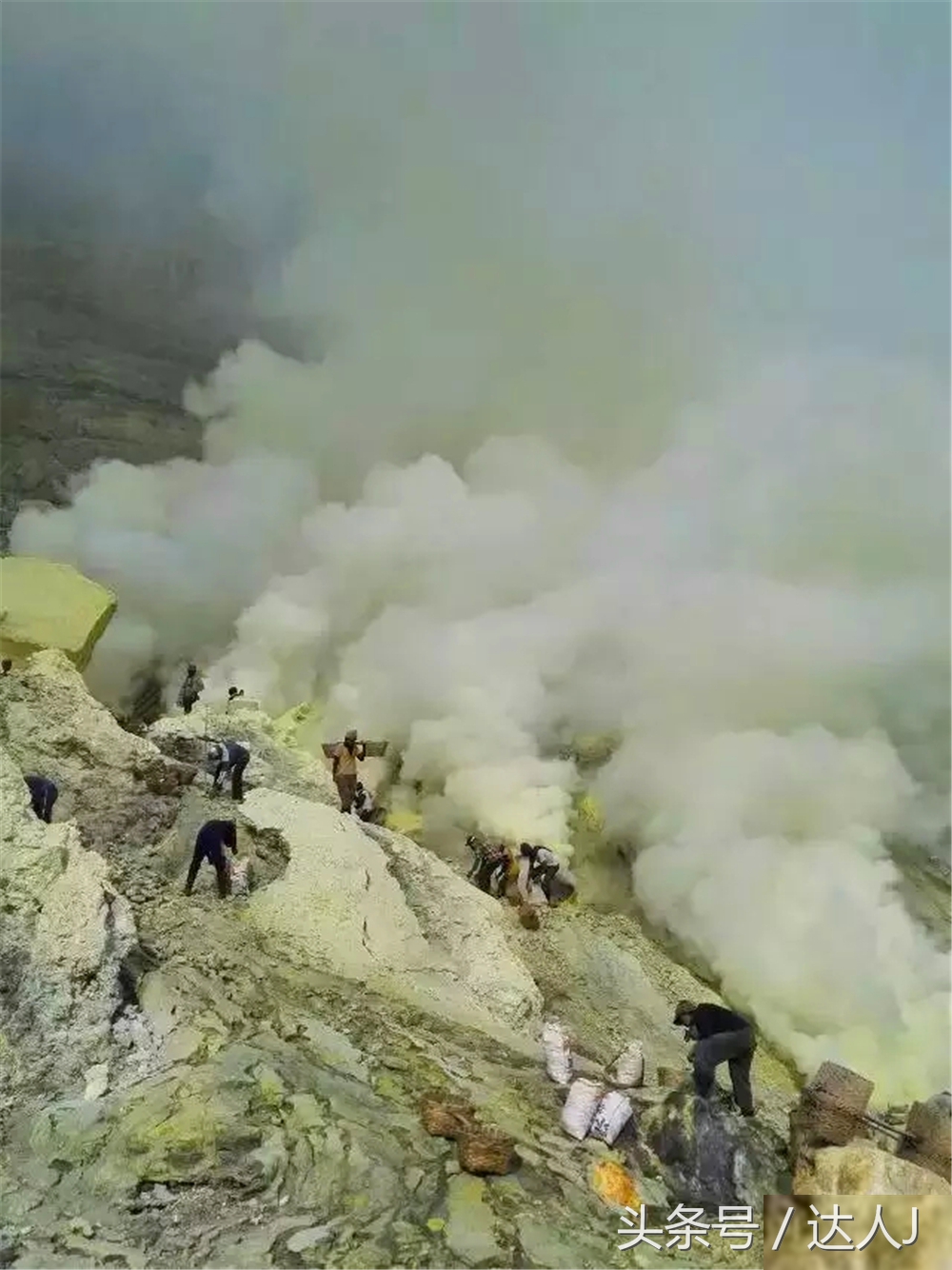 布罗莫火山要走多远,布罗莫是活火山吗