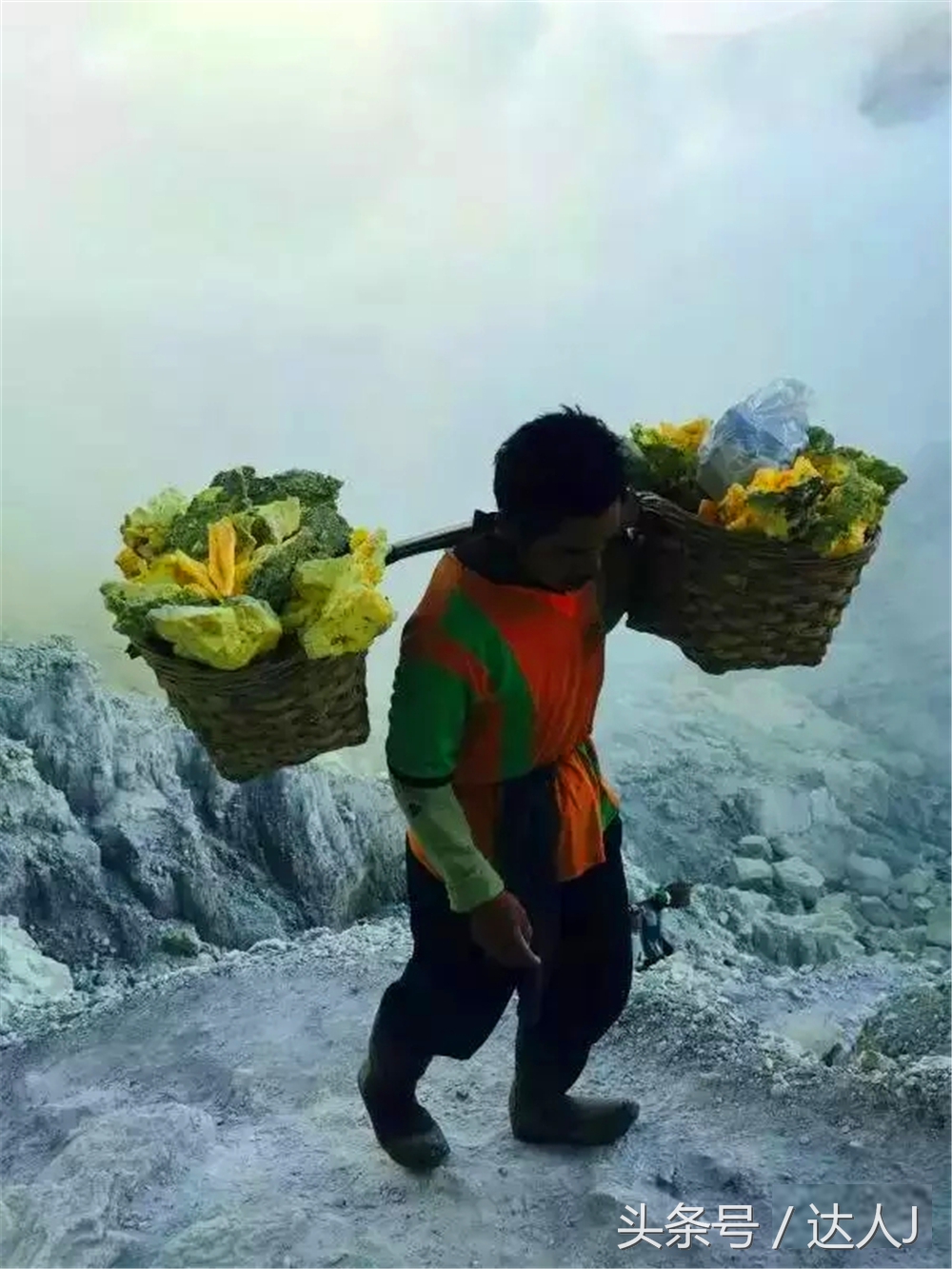 布罗莫火山要走多远,布罗莫是活火山吗