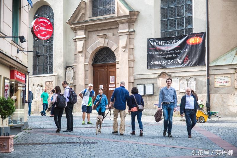 中国游客在德国买水果，12.8欧元1公斤的樱桃直呼真不贵