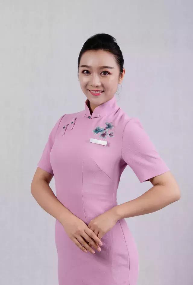 这些空姐都是正宗女球迷