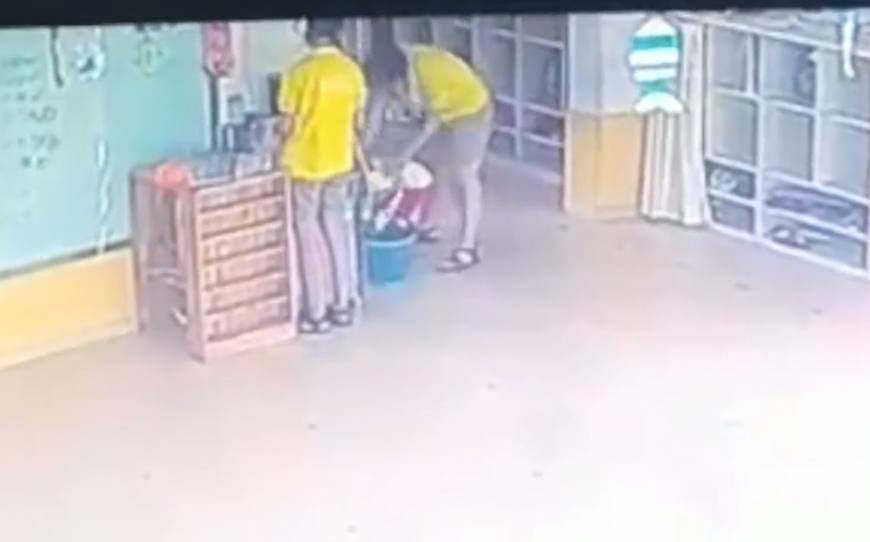 幼儿园老师喂药事件后续,幼儿园老师强迫孩子喝水